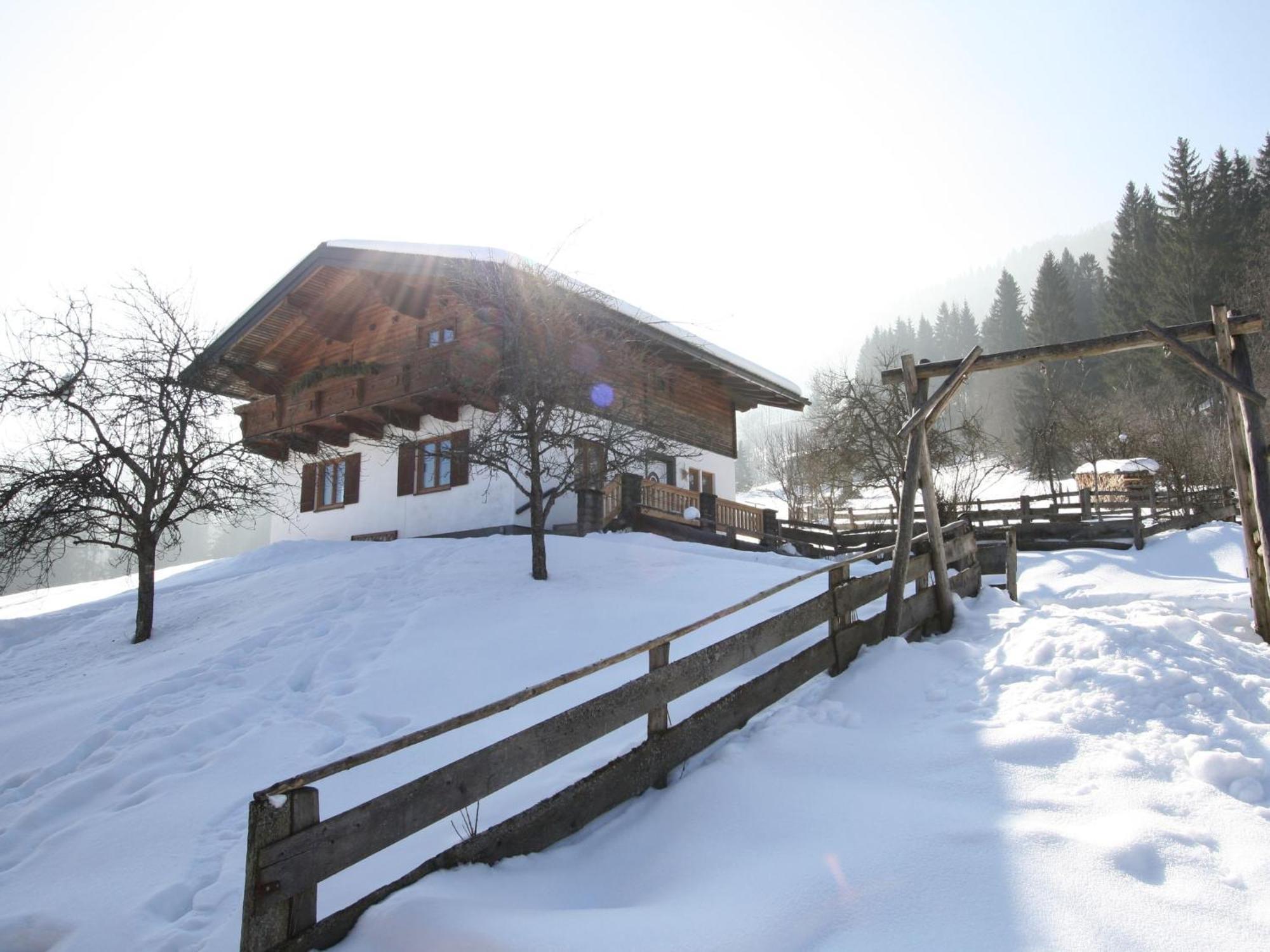 Charming Holiday Home In H Ttau With Barbecue Hüttau Exteriér fotografie